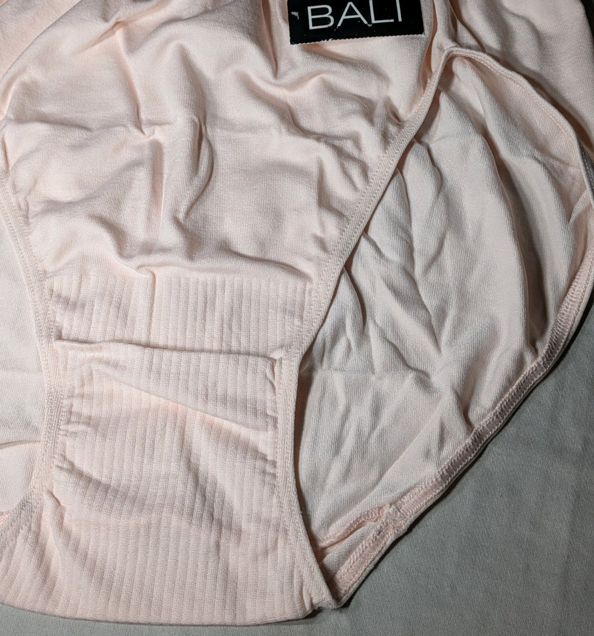 NOS NWT Bali Women’s Smoothing Hi-Cut Underwear Pale Pink Size 6/7