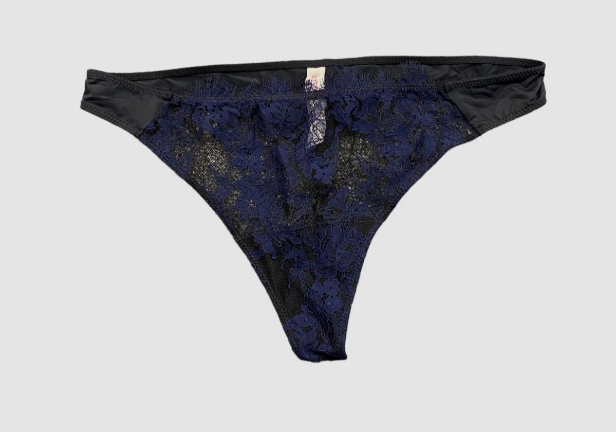$25 Skarlett Blue Women’s Black Entice Seamless Lace Thong Panties Size M