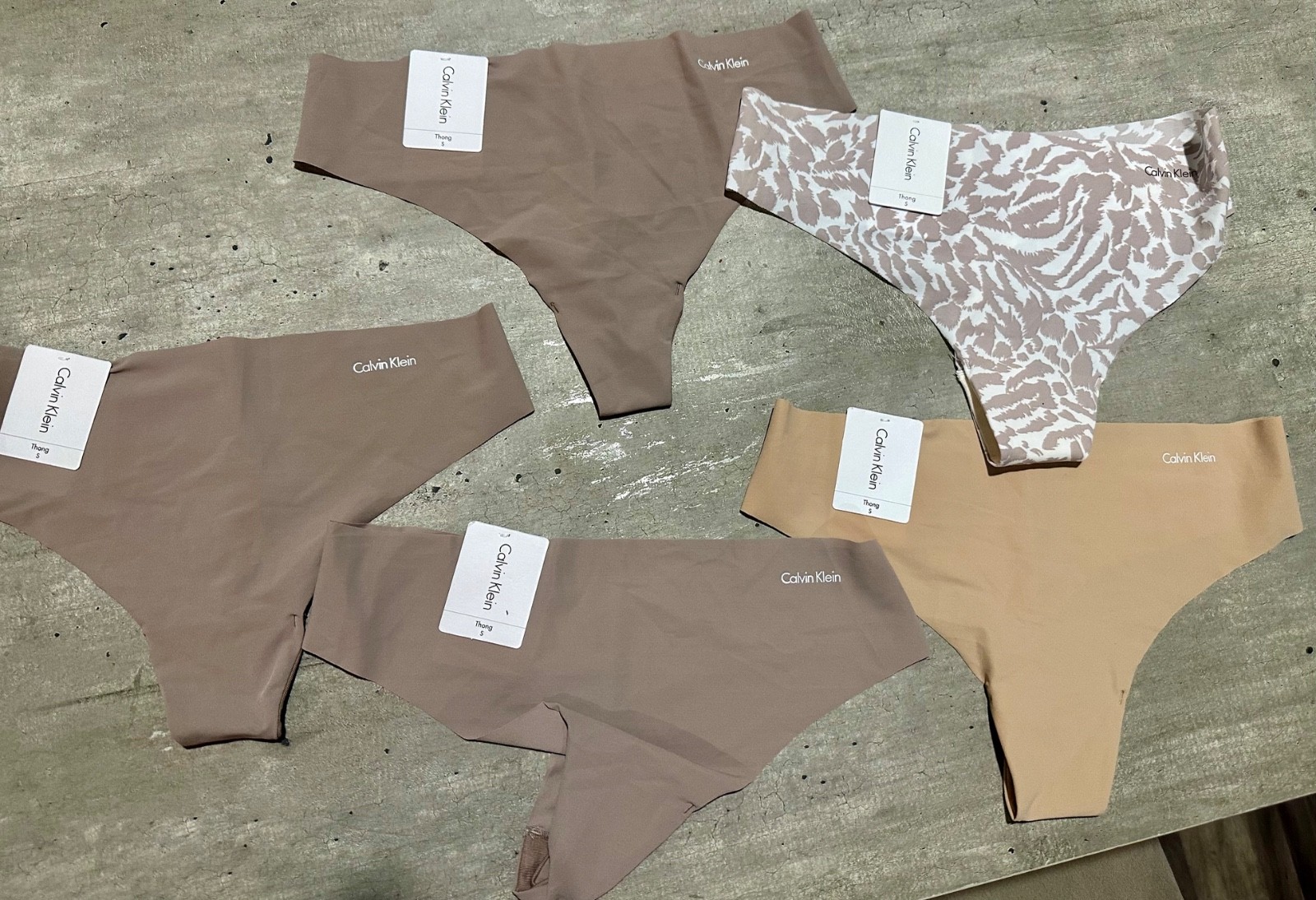 CALVIN KLEIN Thong Size S 5 PAIR NWT