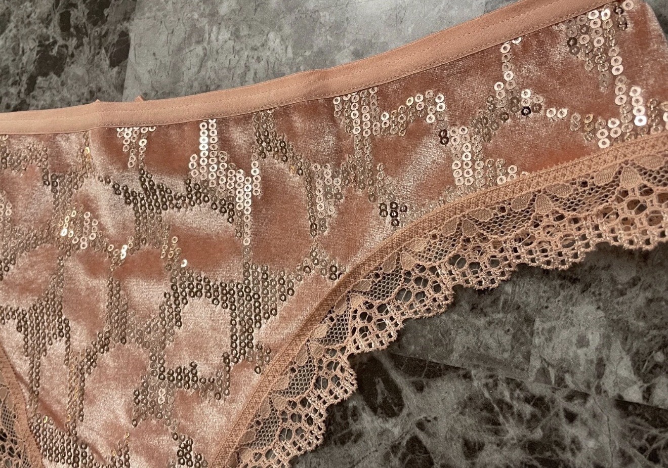 new nwt Victoria’s Secret Very sexy lace mesh sequin panty thong medium Leopard