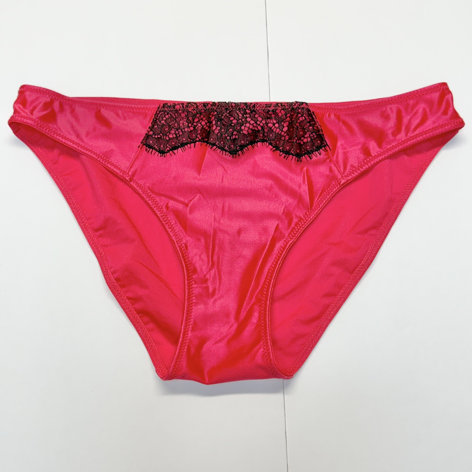 2015 Vintage Victoria’s Secret Red Silky Smooth Soft Bikini Panties Size Small