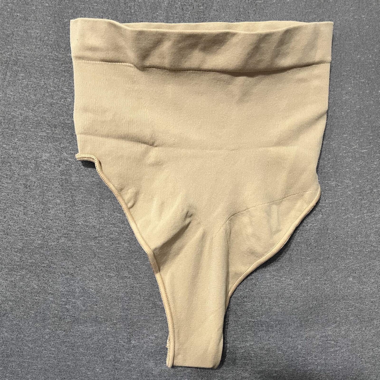 SKIMS Smooth Comfy Sculpting Mid Waist Thong in Beige -XXS/XS (SH-MWT-0198)