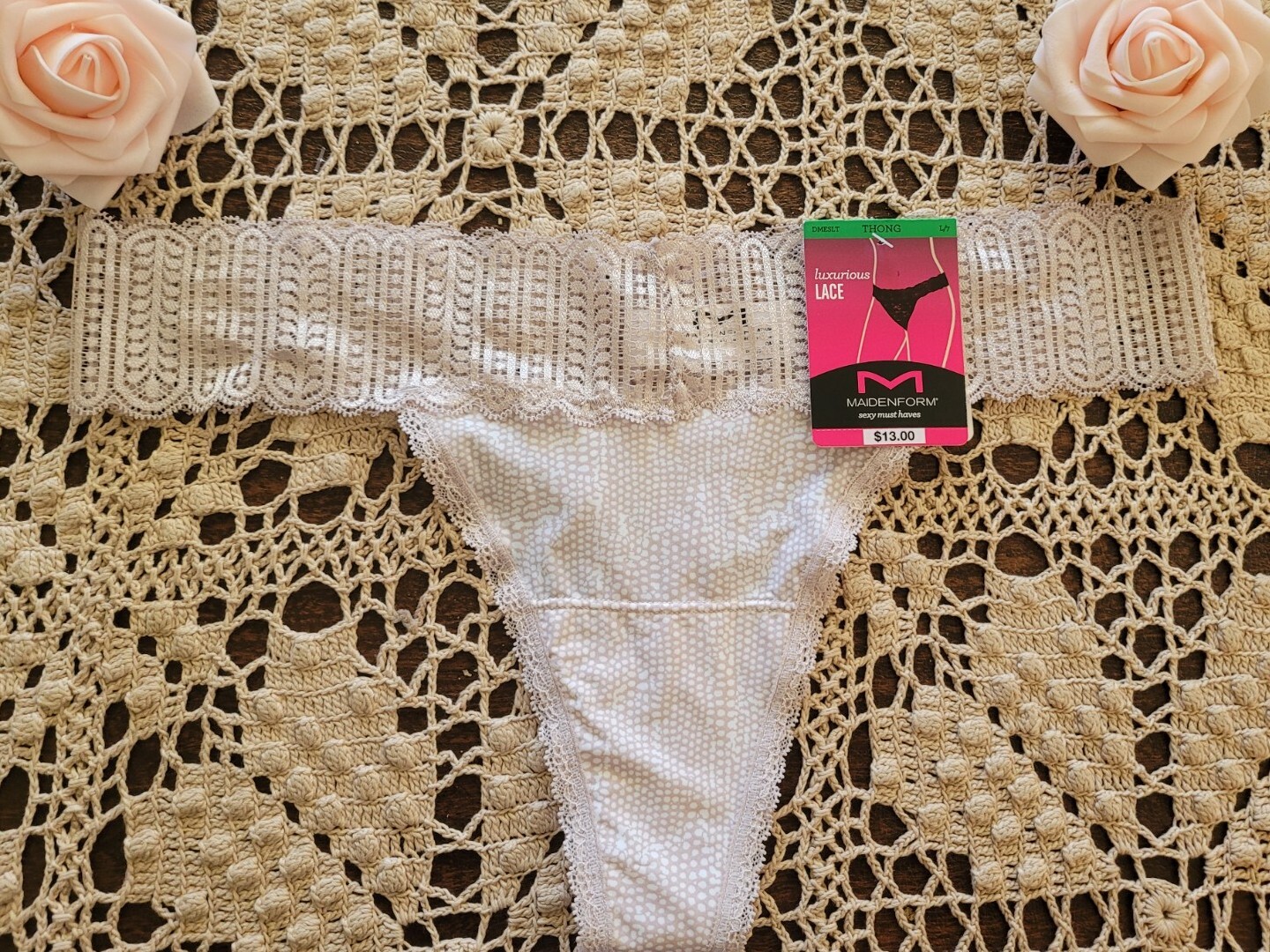 MAIDENFORM LUXURIOUS LACE THONGS #DMESLT -7/L BEIGE/IVORY nwt
