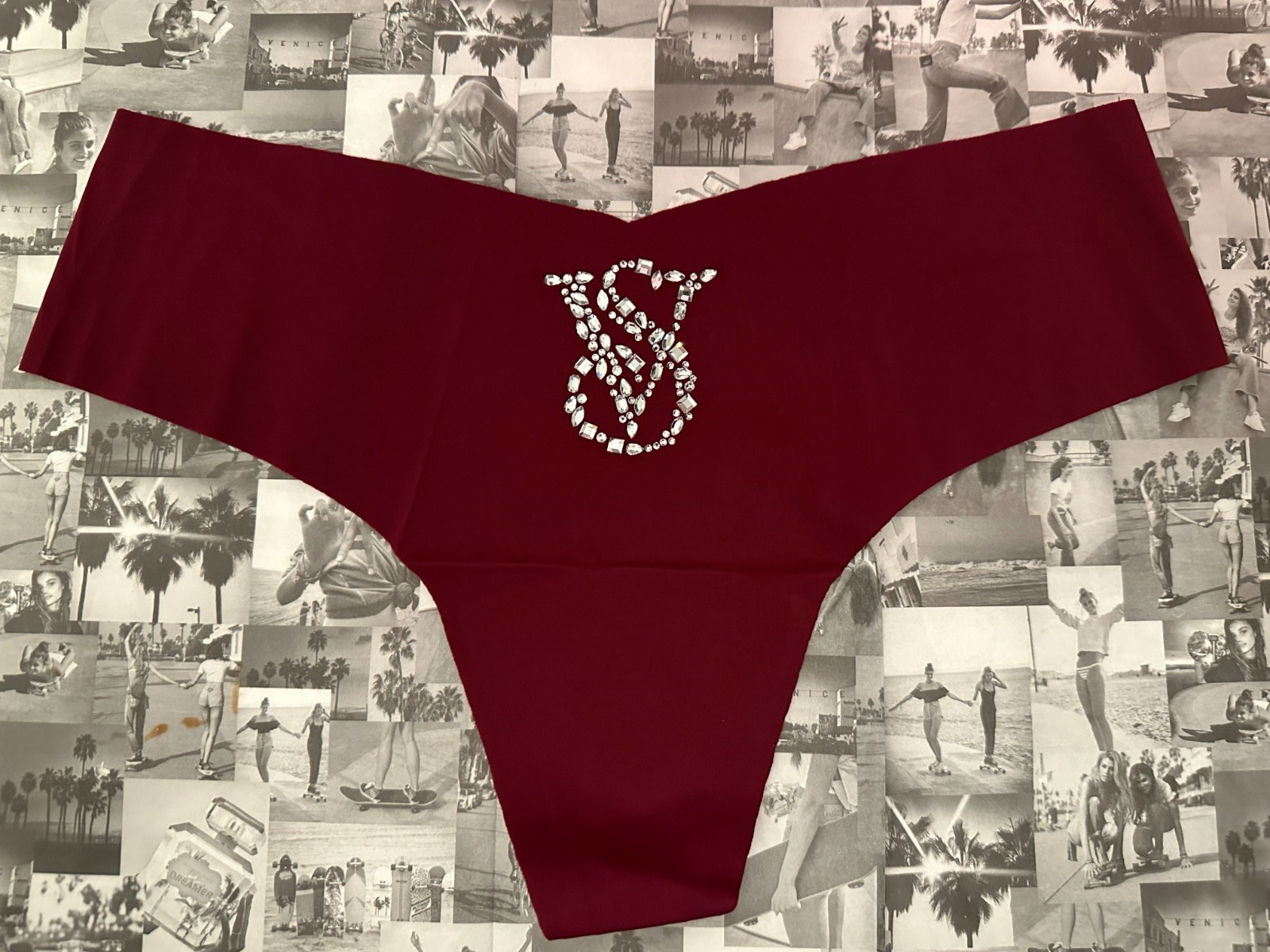 New with tags Victoria’s Secret No Show Low Rise Thong Panty Sangria Red M