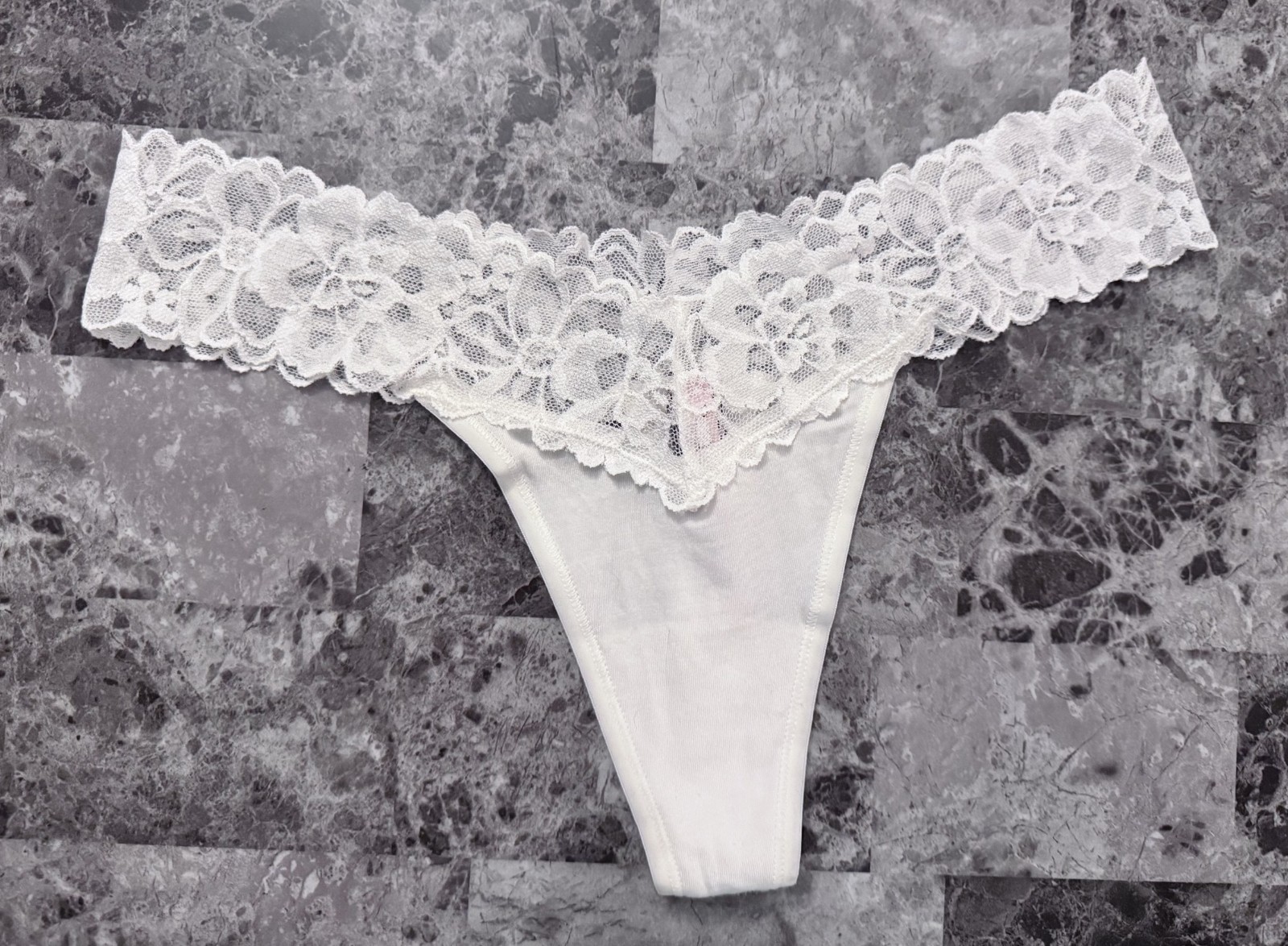 NWT VICTORIA’S SECRET LARGE WHITE FLORAL LACE WAISTBAND STRETCH THONG PANTIES