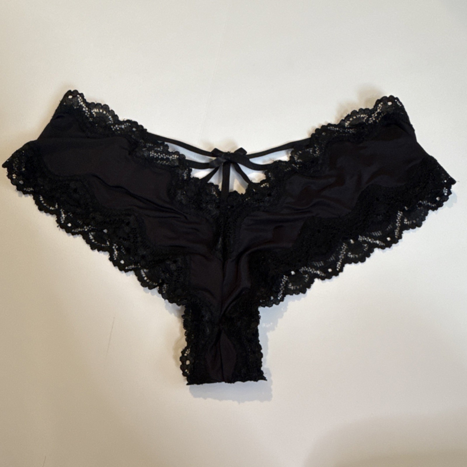 Victoria’s Secret Rare 2014 Cheeky Strapy Back Panty Black Lace Bow Women’s Sz S