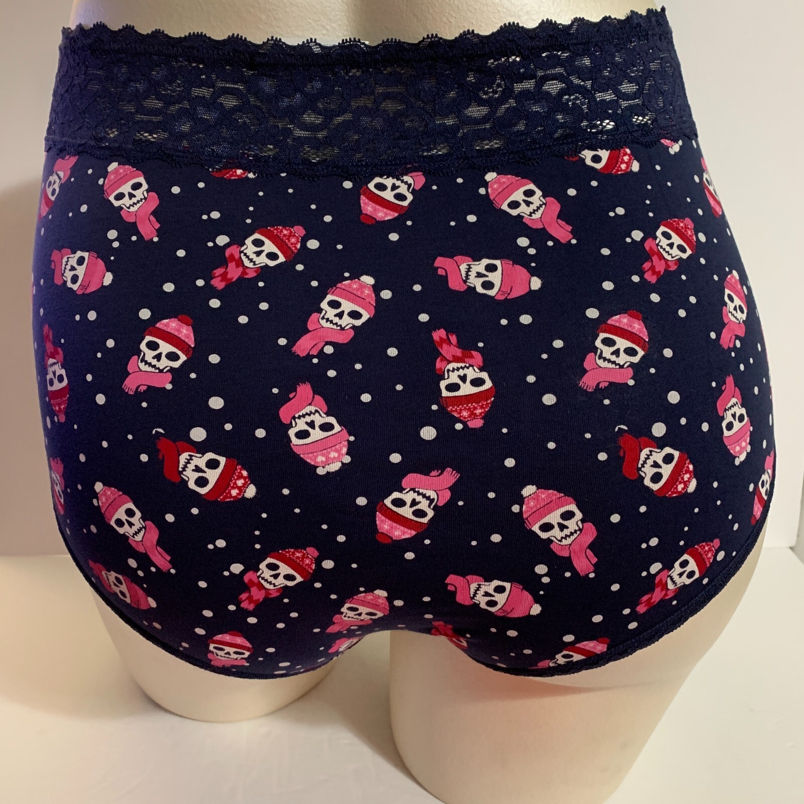 Torrid High Waist Panties Underwear Wide Lace Christmas Skulls Plus Size 5 28