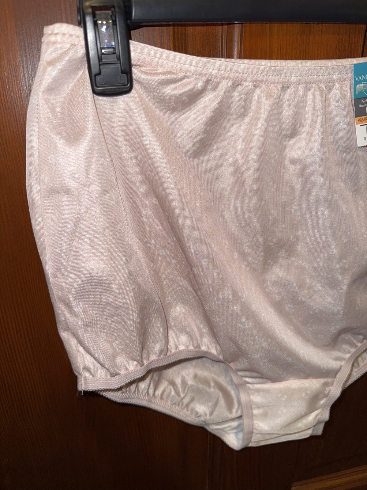 Woman’s Vanity Fair 15712 Perfectly Yours Ravissant Panties NWT Sz 7 L Pink