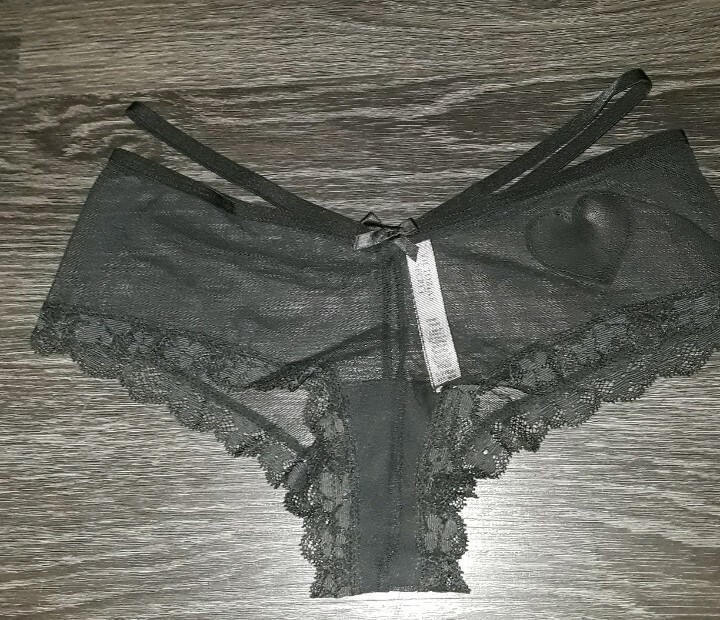 VS luxe lingerie heart Applique cheeky panty brand new size small black
