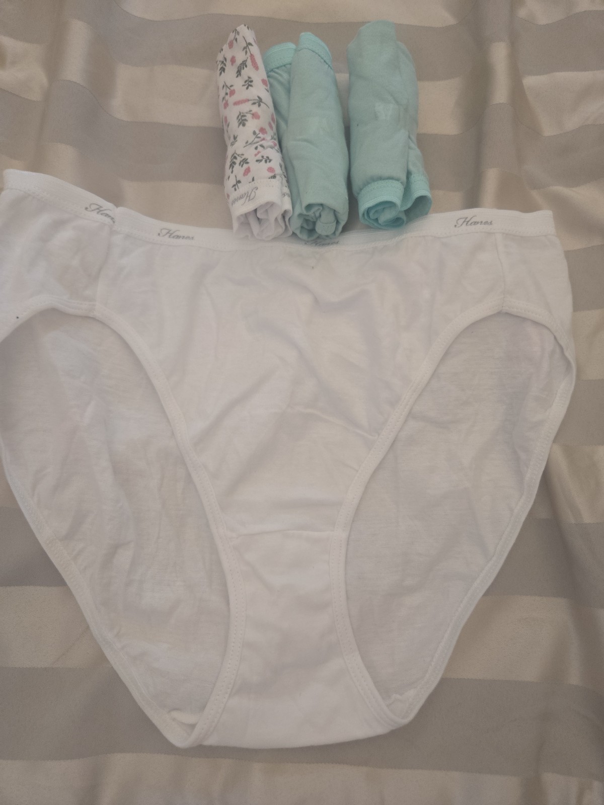 *Size 8/XL 100% Cotton Woman’s Underwear Hanes 4 Pairs
