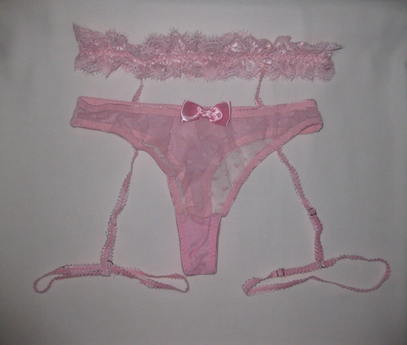 Shein lace garter belt w/connected leg rings & heart mesh thong panties S pink
