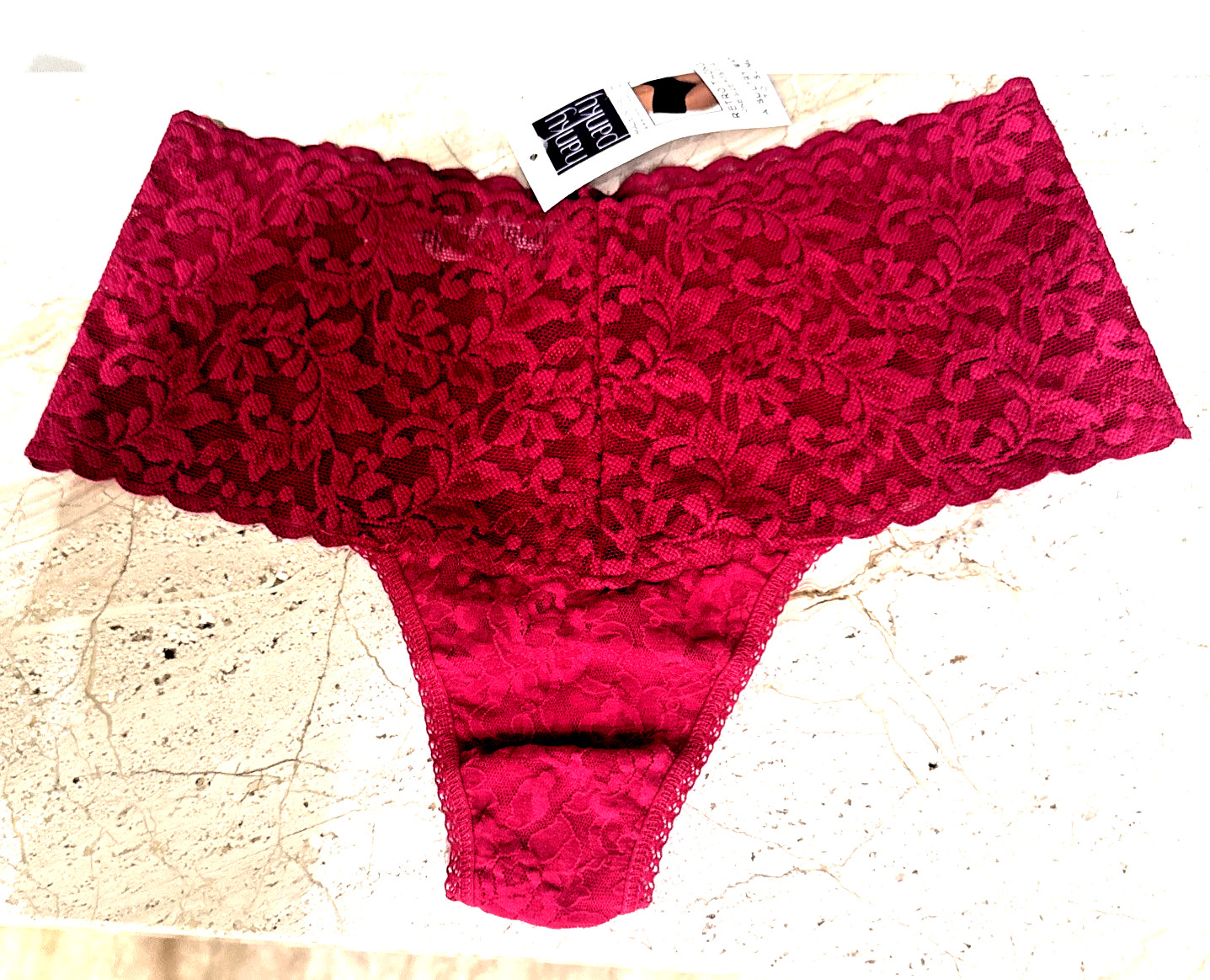 Hanky Panky Pantie Fuschia Lace Retro Thong 0-12 Nylon NWT China