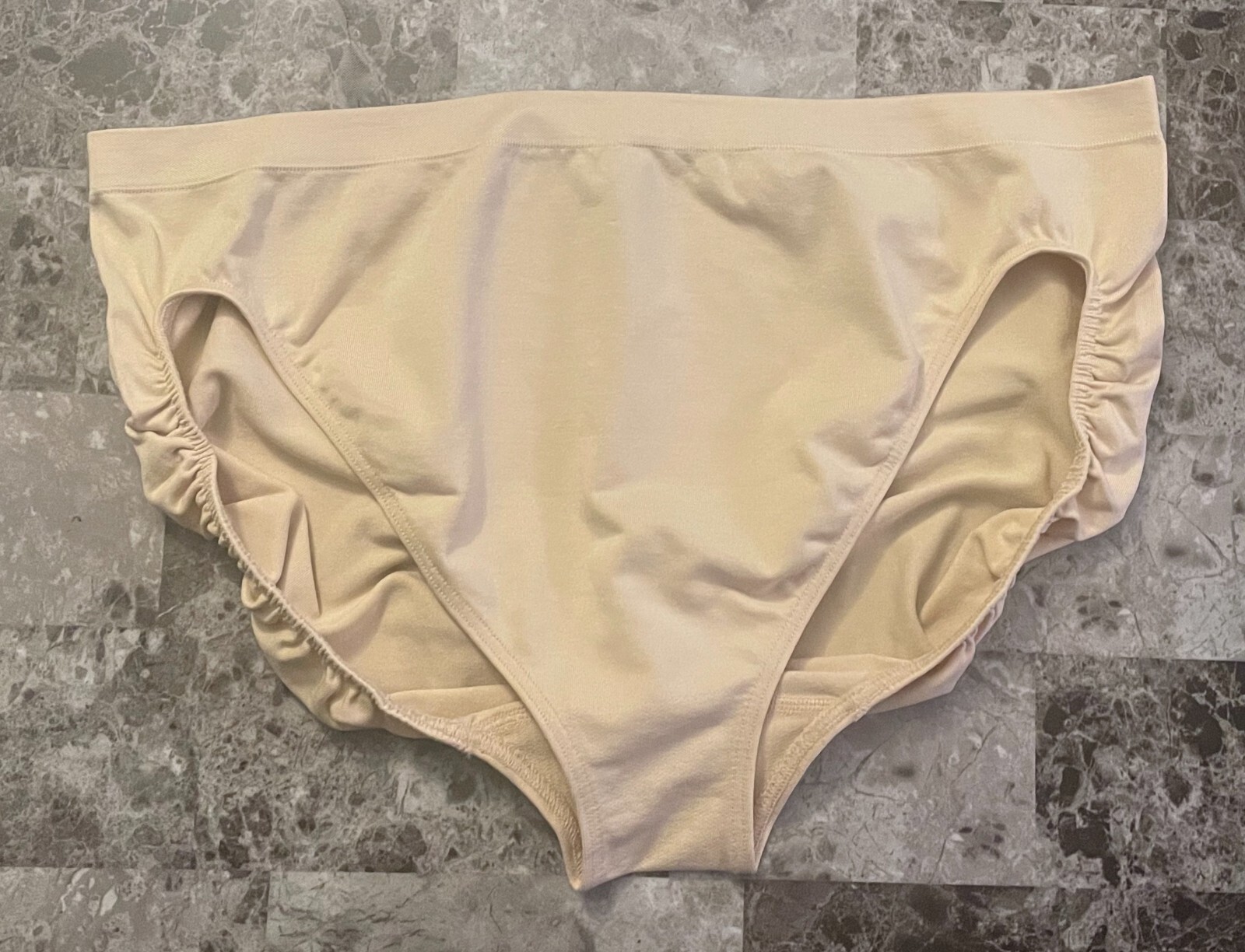 BODY BY VICTORIA’S SECRET XL NUDE SEAMLESS VINTAGE RARE HIGH LEG BRIEF PANTIES