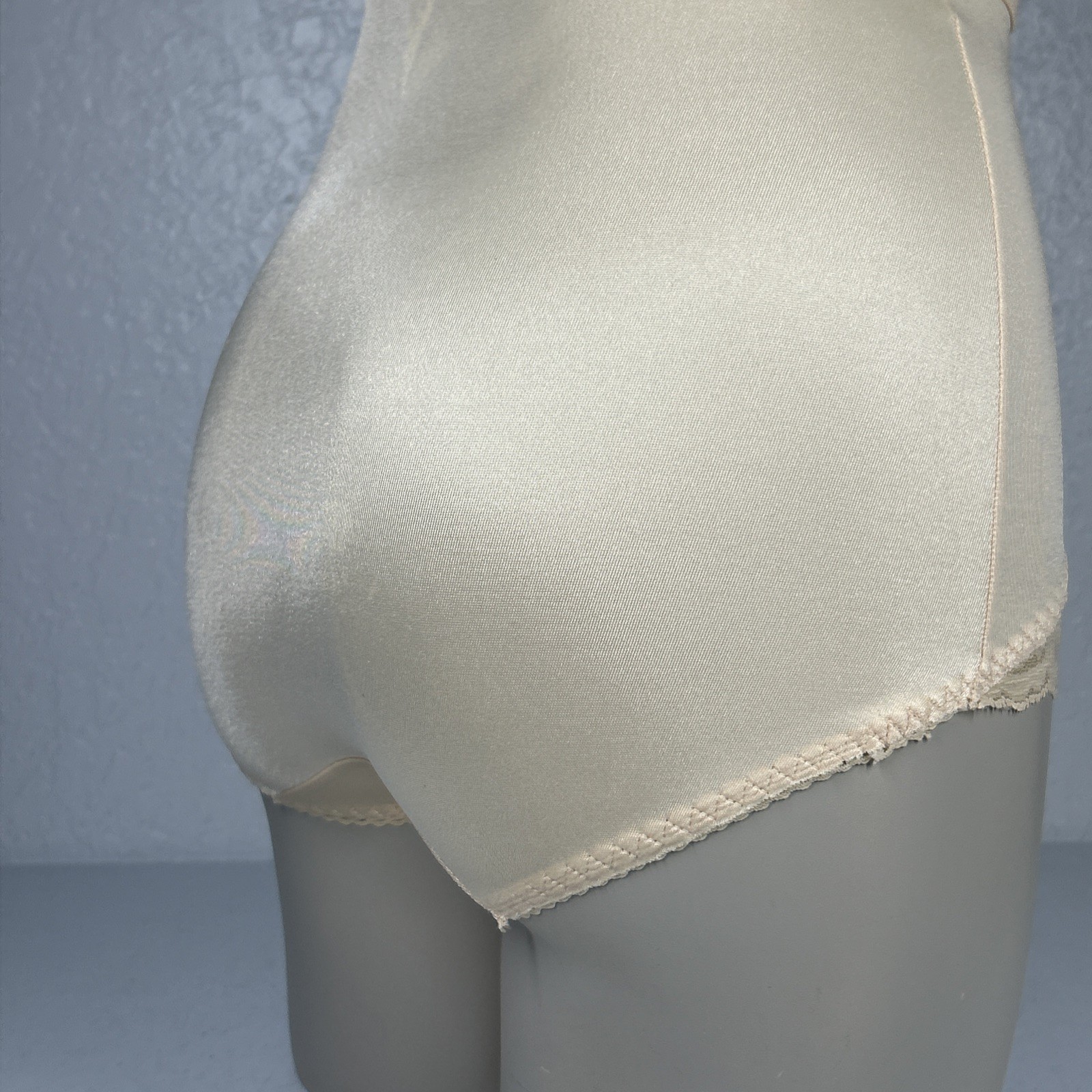 RAGO 919 Panty Brief Light Shaping Size S/26 NWT