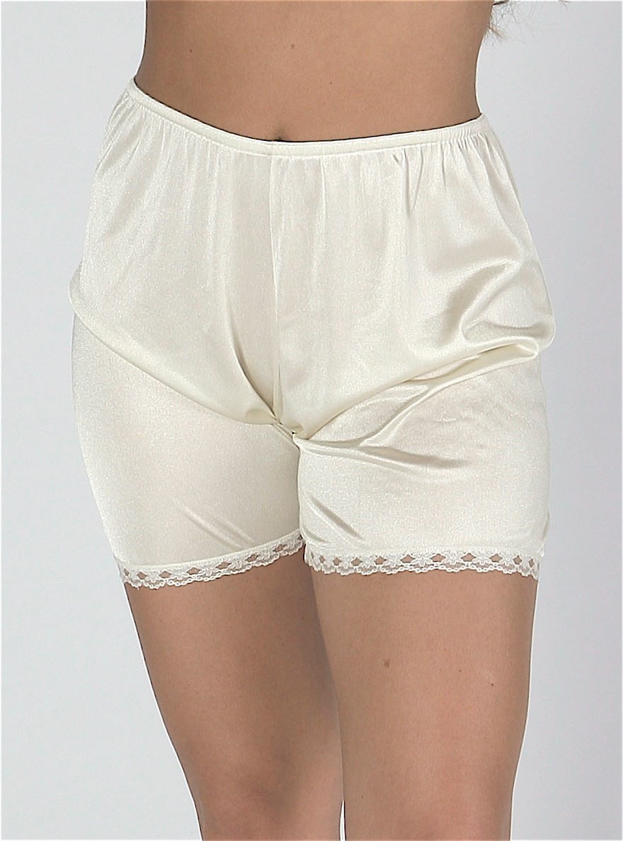 Lot of 2 Women’s Pettipants Size 8 (XL)Beige and Black
