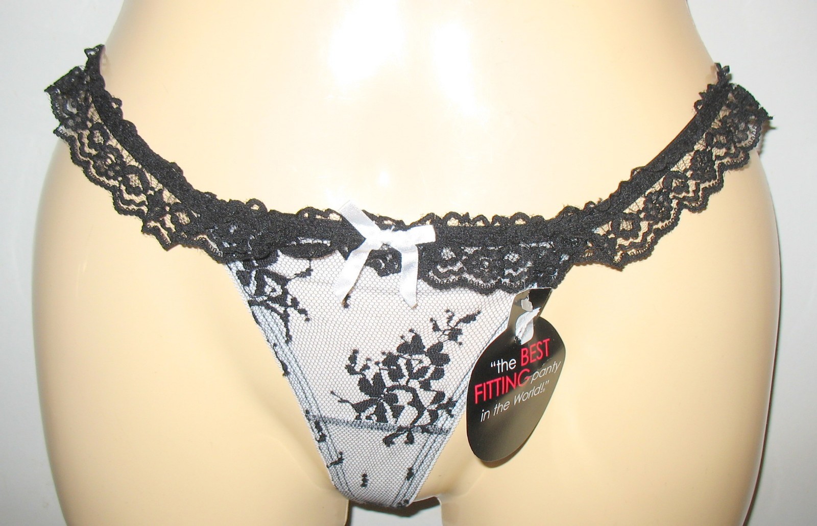 THE BEST FITTING PANTY / SMART & SEXY – 5 – NEW – BLACK & WHITE LACE THONG
