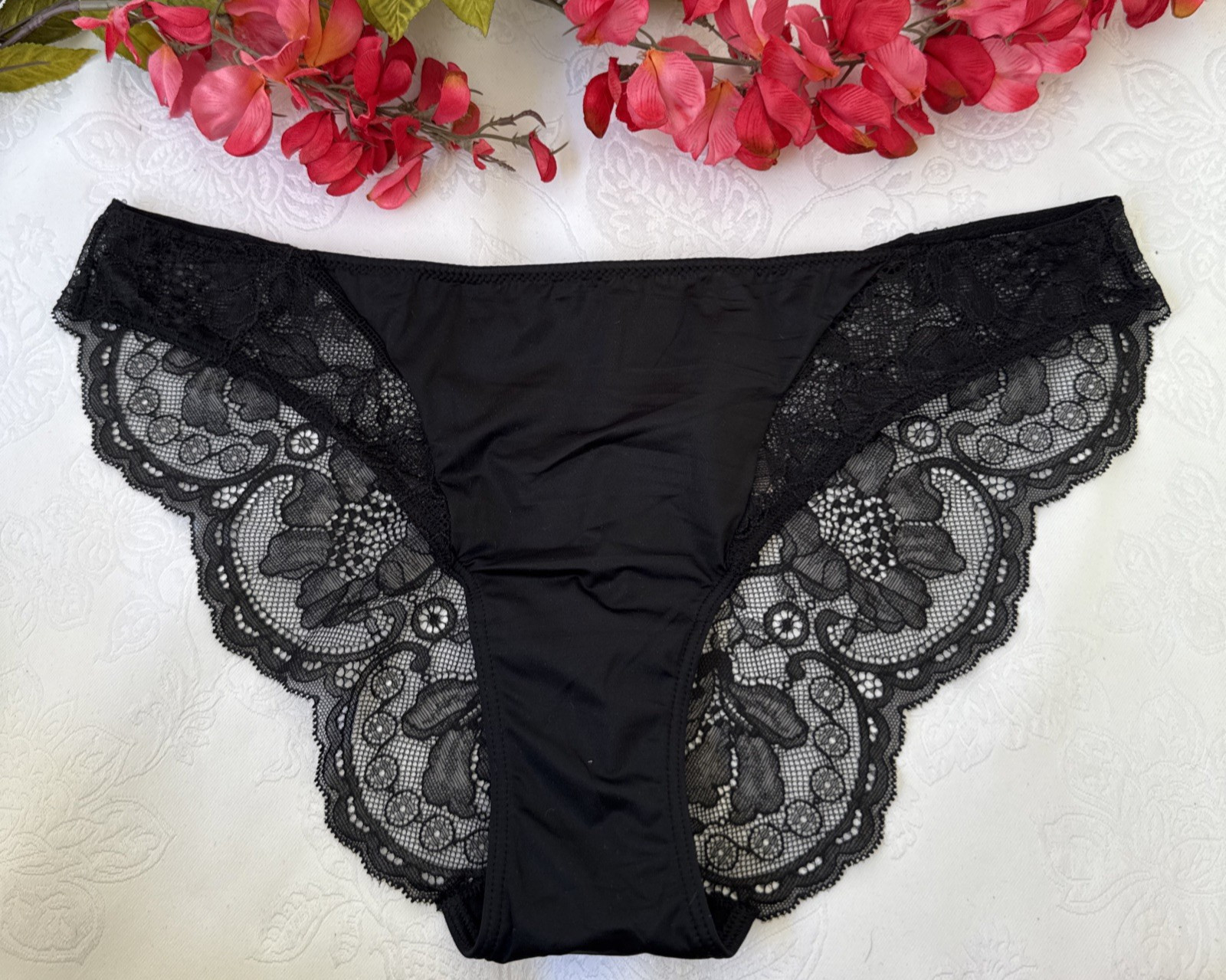 VICTORIA’S SECRET L BLACK SILKY LACE GOLD CHARM BACK CHEEKINI TANGA PANTIES NWT