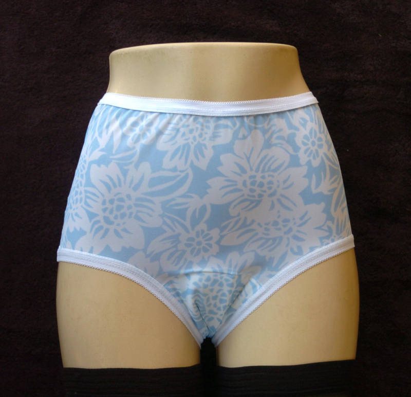 WEAREVER 100% Polyester Blue/White Floral Print Sanitary Brief Size Small