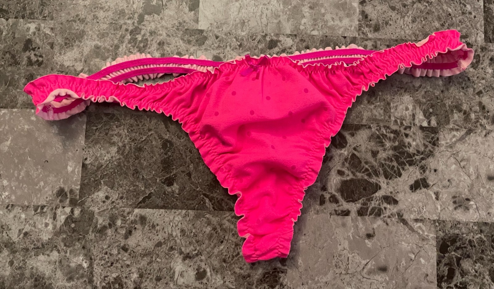 NWT VICTORIA’S SECRET PINK LARGE POLKA DOT BOW RUFFLE VINTAGE RARE THONG PANTIES