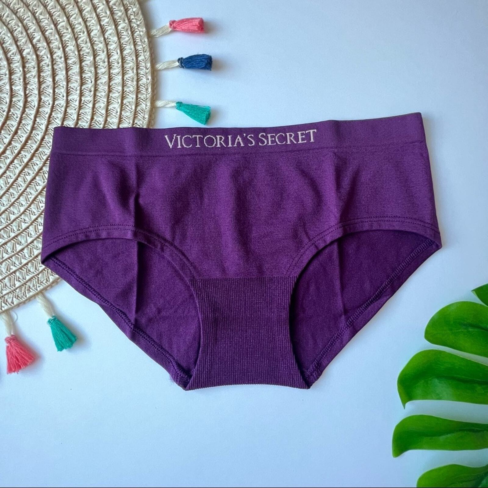 Victoria’s Secret Bare Seamless Hiphugger Panty Dark Raspberry Medium NEW