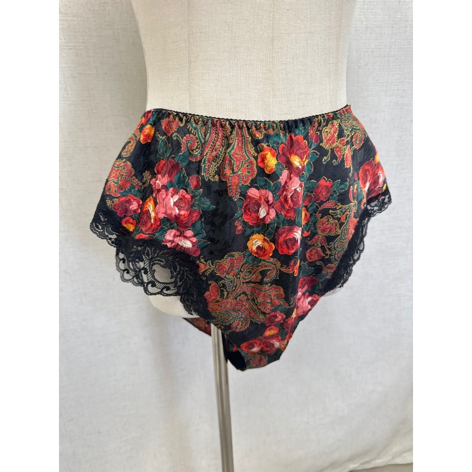 90s Delicates Floral Paisley Black Red Satin Lace Trim High Cut Bottoms Sz Small