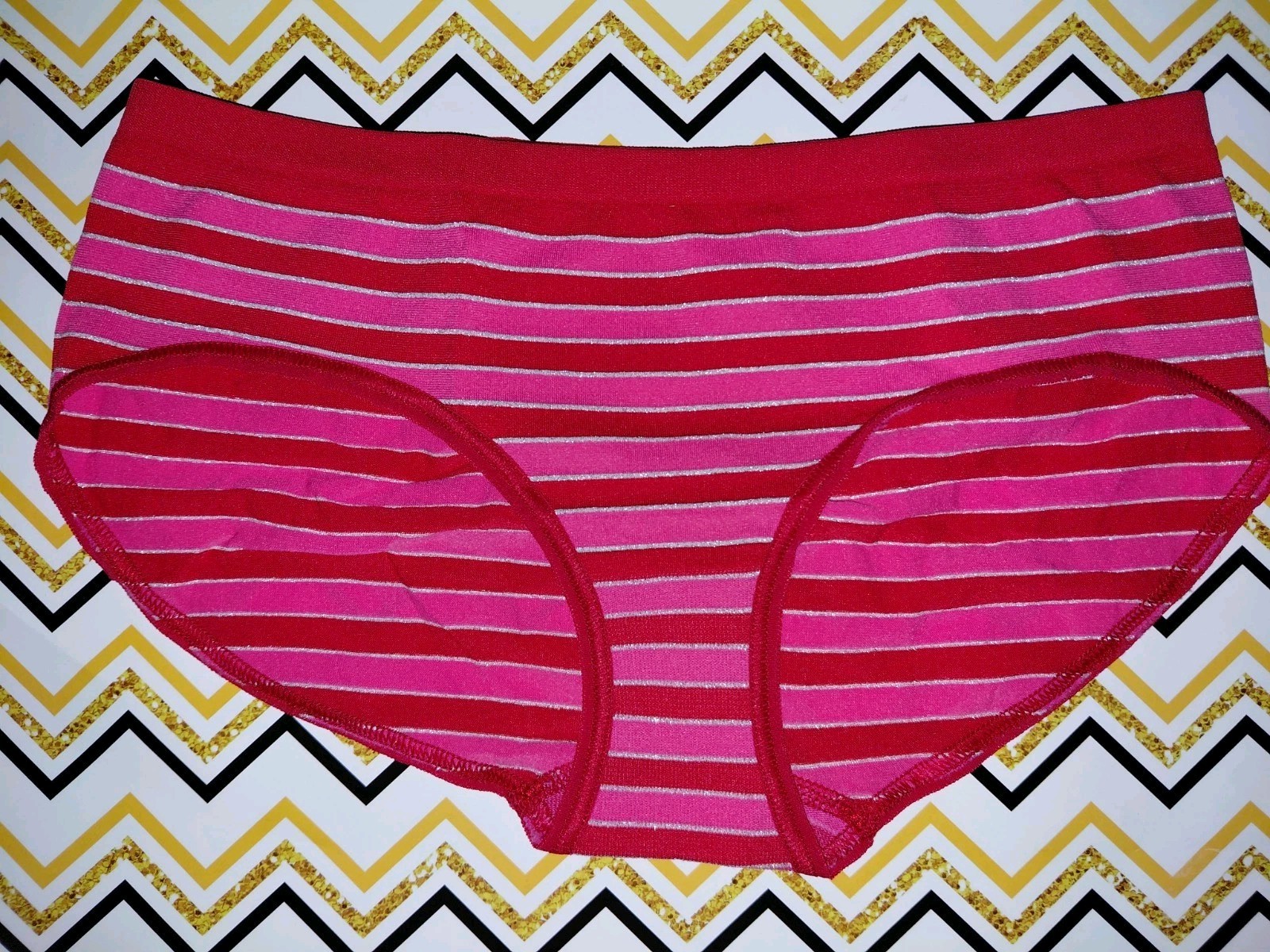 VS Vintage 2007 Seamless hiphugger Panty NEW Size Small Glitter Striped