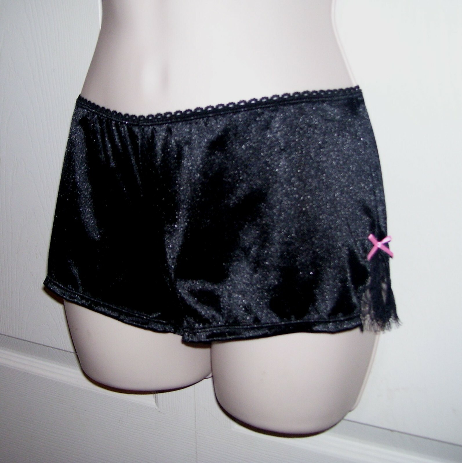 Women’s Black Brief Panties Shiny Fabric Lace Corners Pink Bows Size Medium
