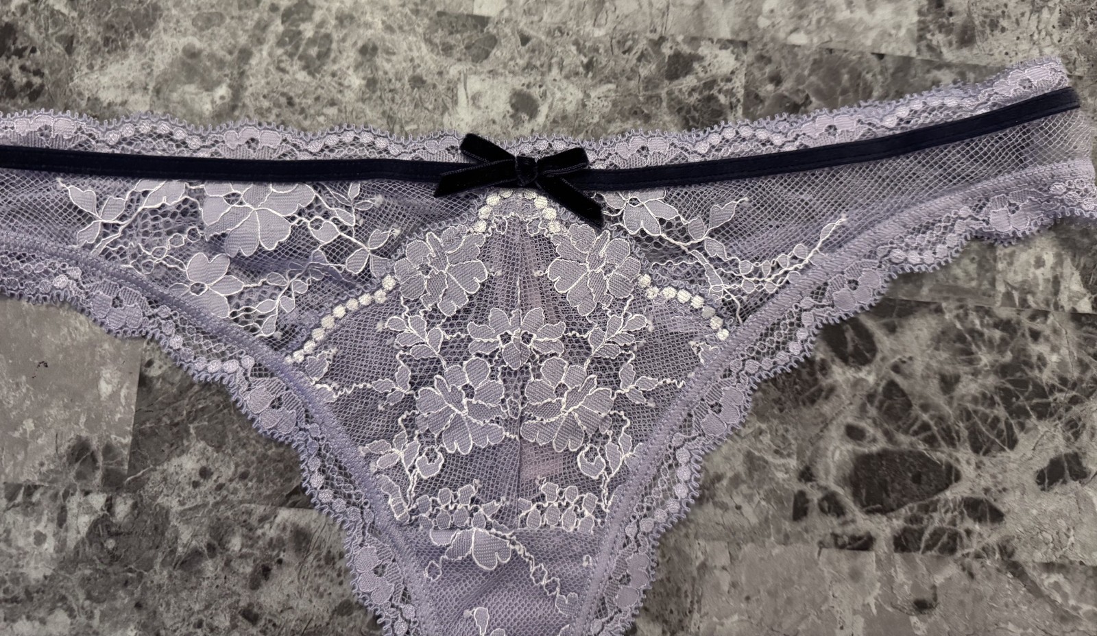 NWT VICTORIA’S SECRET DREAM ANGELS M LAVENDER FLORAL LACE MESH THONG PANTIES