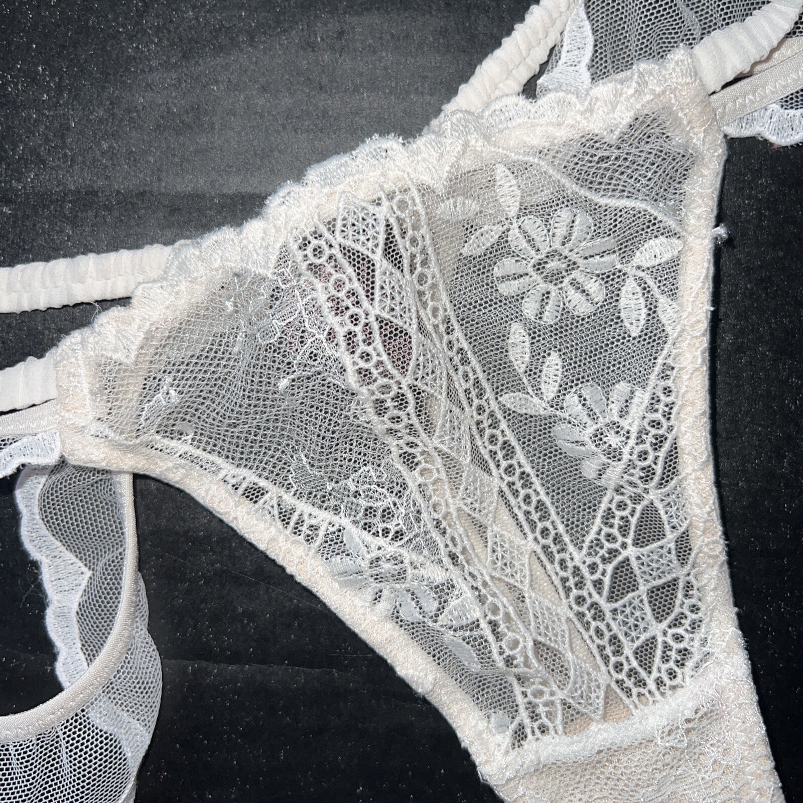 Victoria’s Secret L thong COCONUT White EMBROIDERED LACE DESIGNER COLLECTION