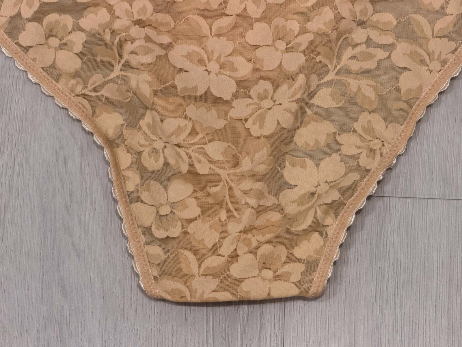 Women’s SAVAGE X FENTY LAVISH LACE BRAZILIAN PANTY – Sweet Latte Nude – Sz S 4-6