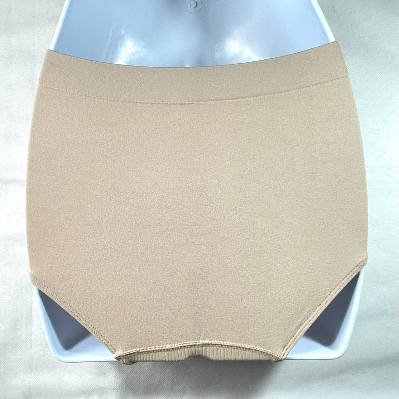 NWT 3-Pack Bali Women’s M/6 One Smooth U All Over Smoothing Brief 2361 Assorted