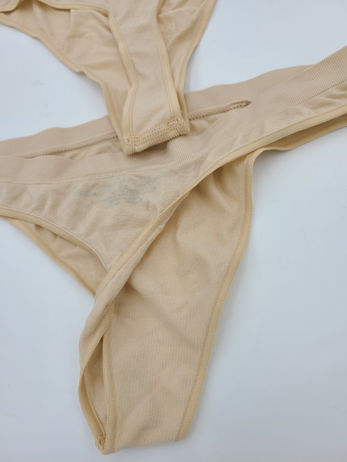 HANES Barely There CustomFlex Fit THONG Style 2556 / X556 Size L/7 Beige
