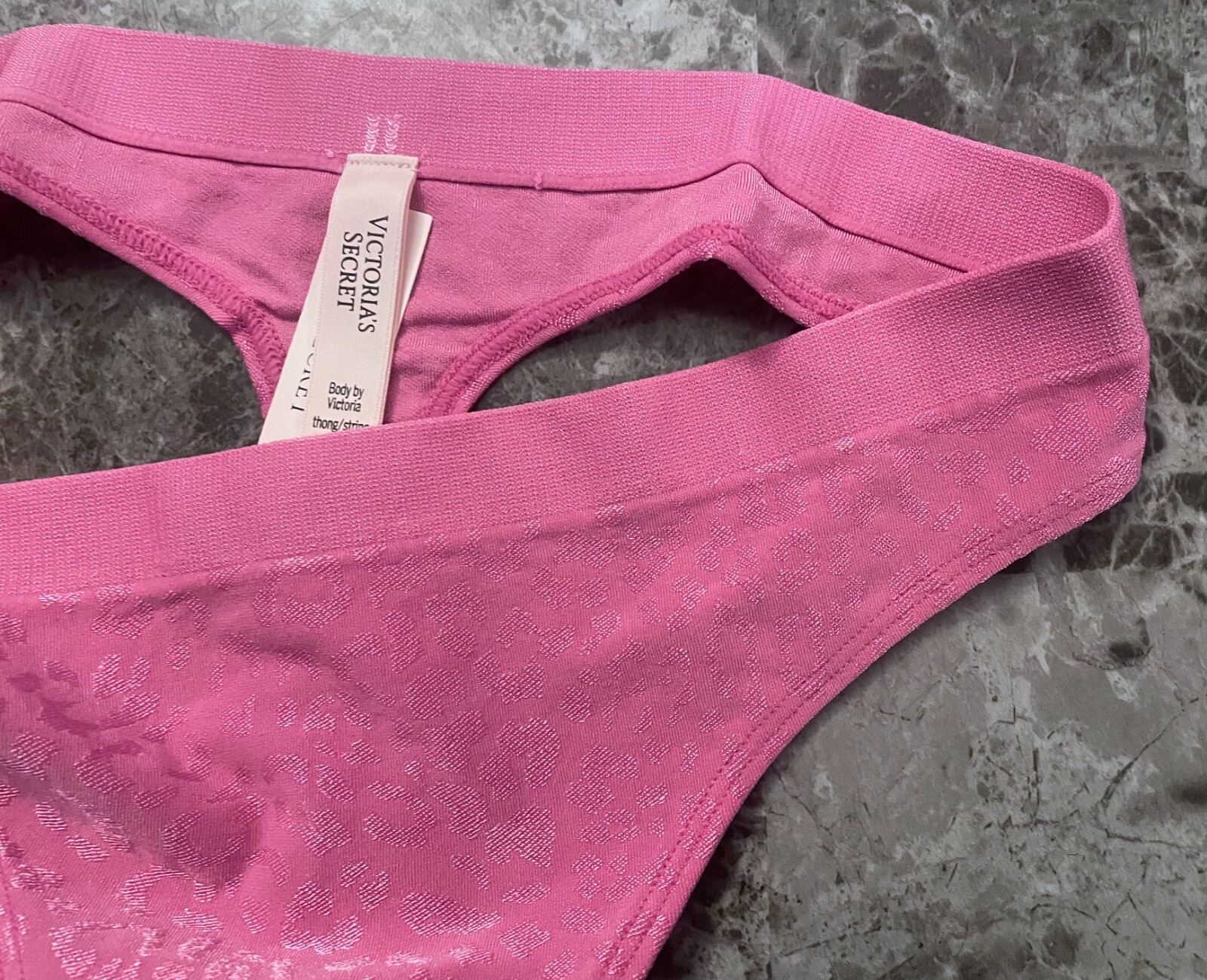 NWT VICTORIA’S SECRET PINK LEOPARD CHEETAH SEAMLESS STRETCH THONG PANTIES