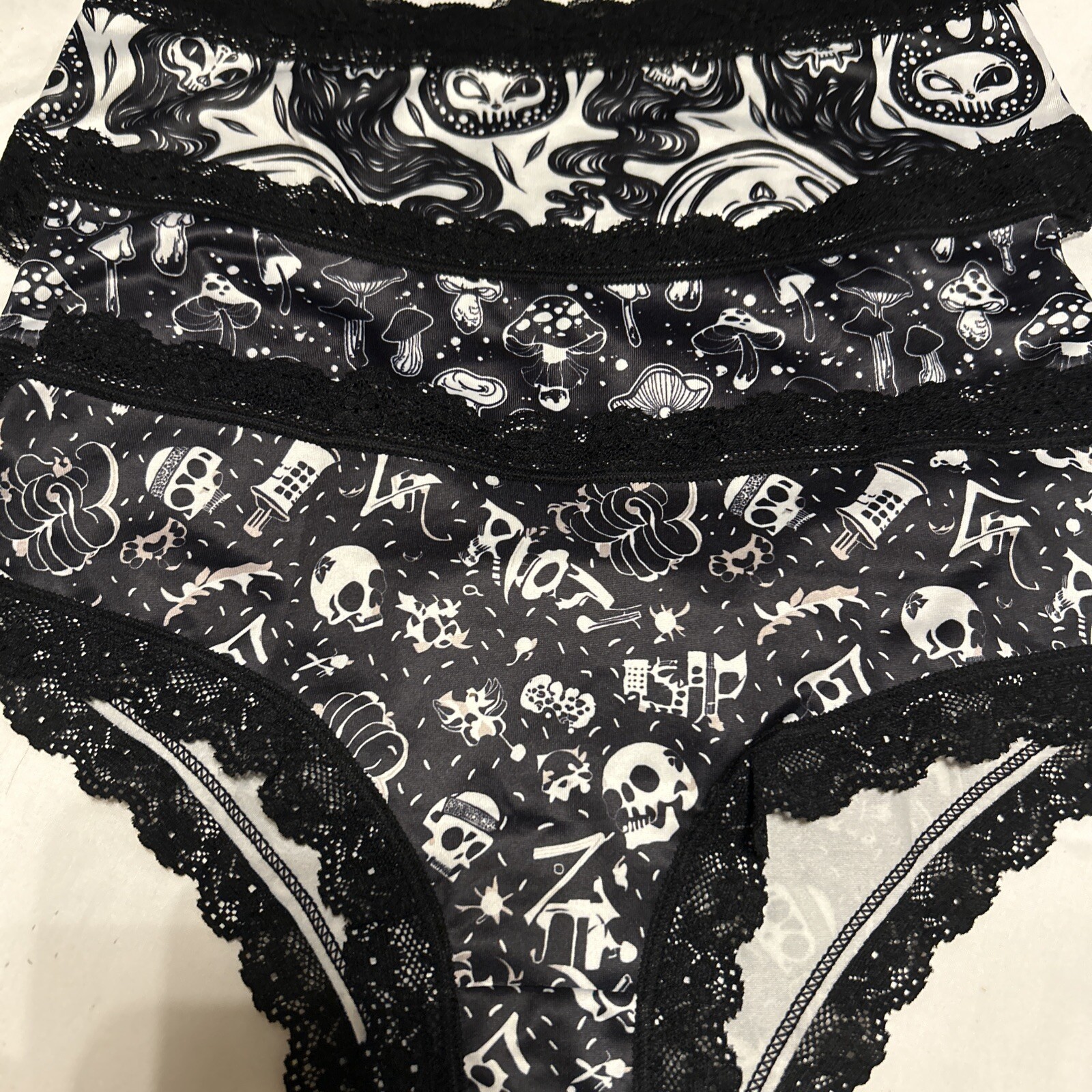 Morvia 3pk lace trim Skater goth Emo panties S Mushrooms, Skull & BonesNew