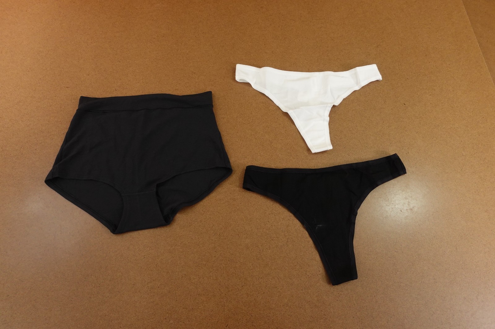 Gap Body Womens Medium Black White Thong High Rise Bikini Panty 3 Pieces NWT