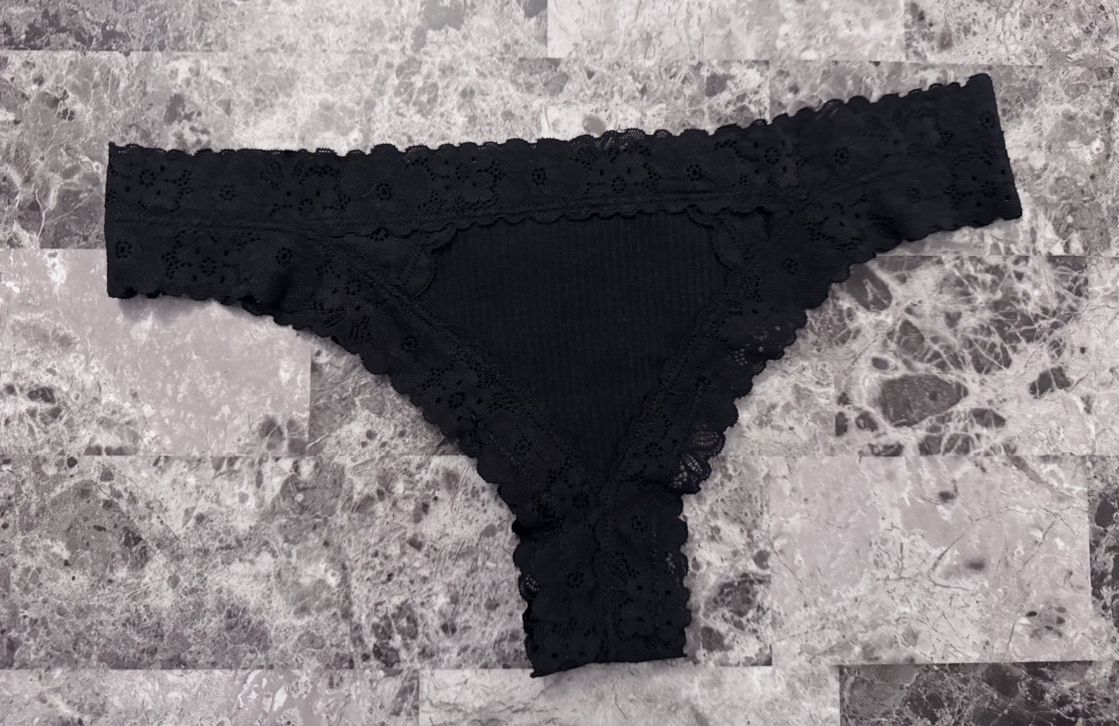 NWT AERIE AMERICAN EAGLE MEDIUM BLACK RIBBED KNIT LACE RARE CHEEKY THONG PANTIES