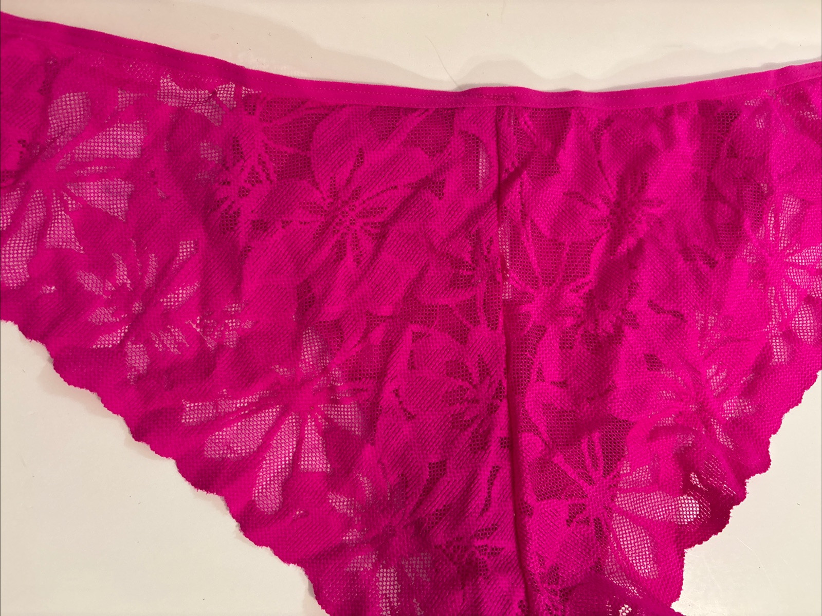 Women’s VICTORIA’S SECRET PINK CHEEKSTER LACE 2021 Panties Fuschia Side Detail