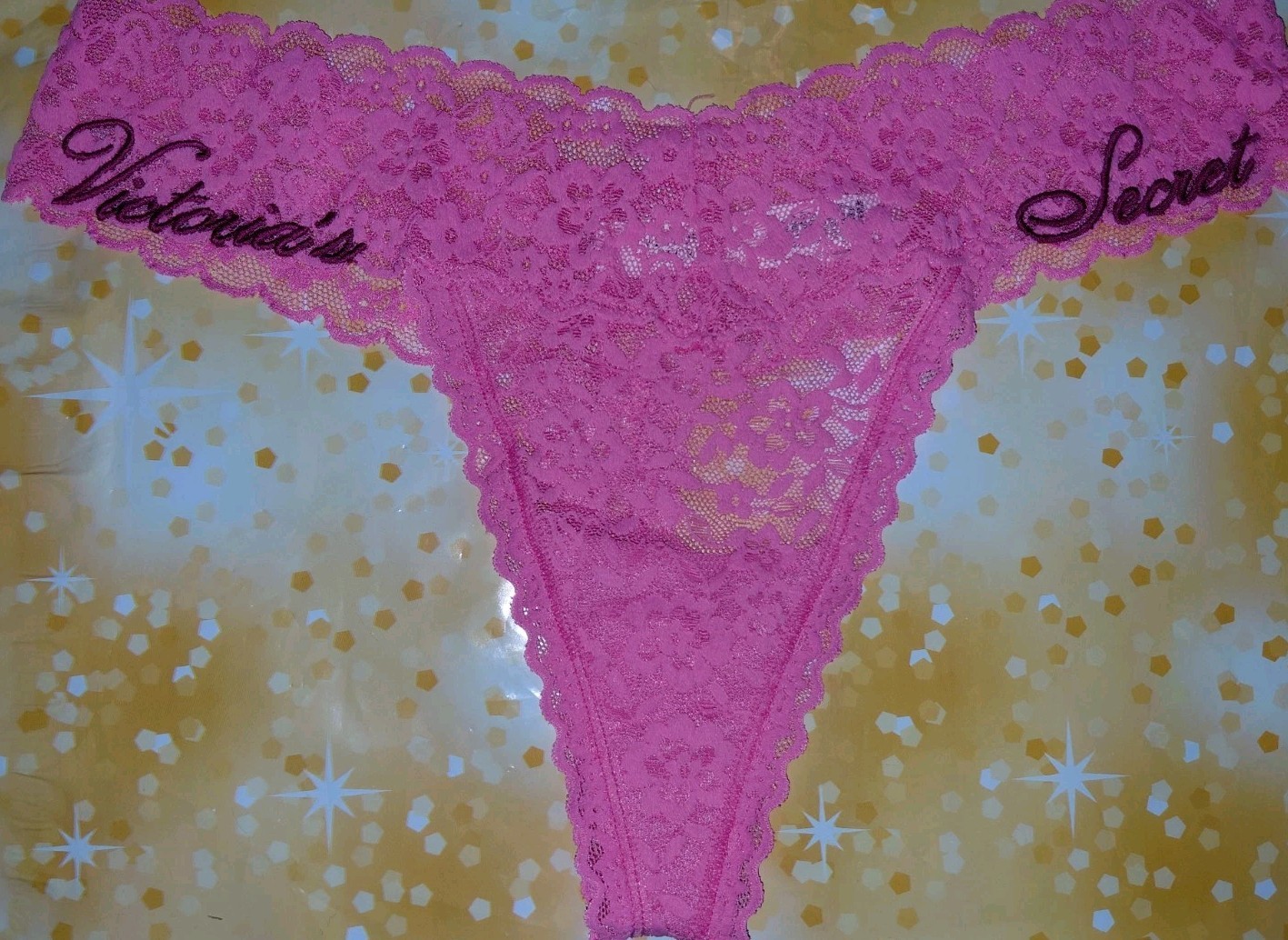 NeW Vs Floral Lace Embroidered Logo thong Panty Size Medium