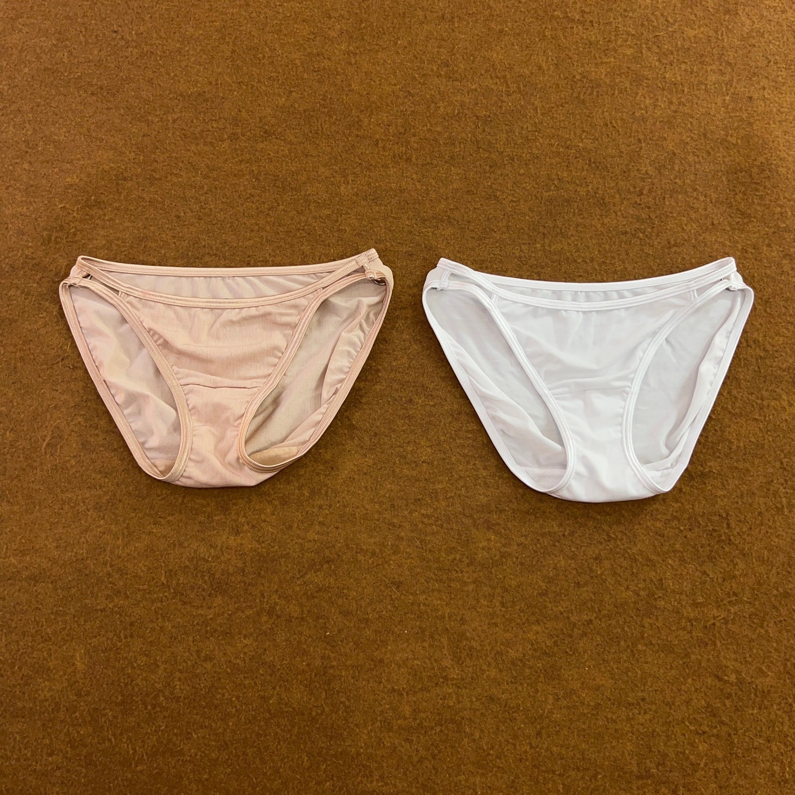 Vanity Fair Womens 5/S Beige White Nylon Spandex Bikini Panties 2 Pack New