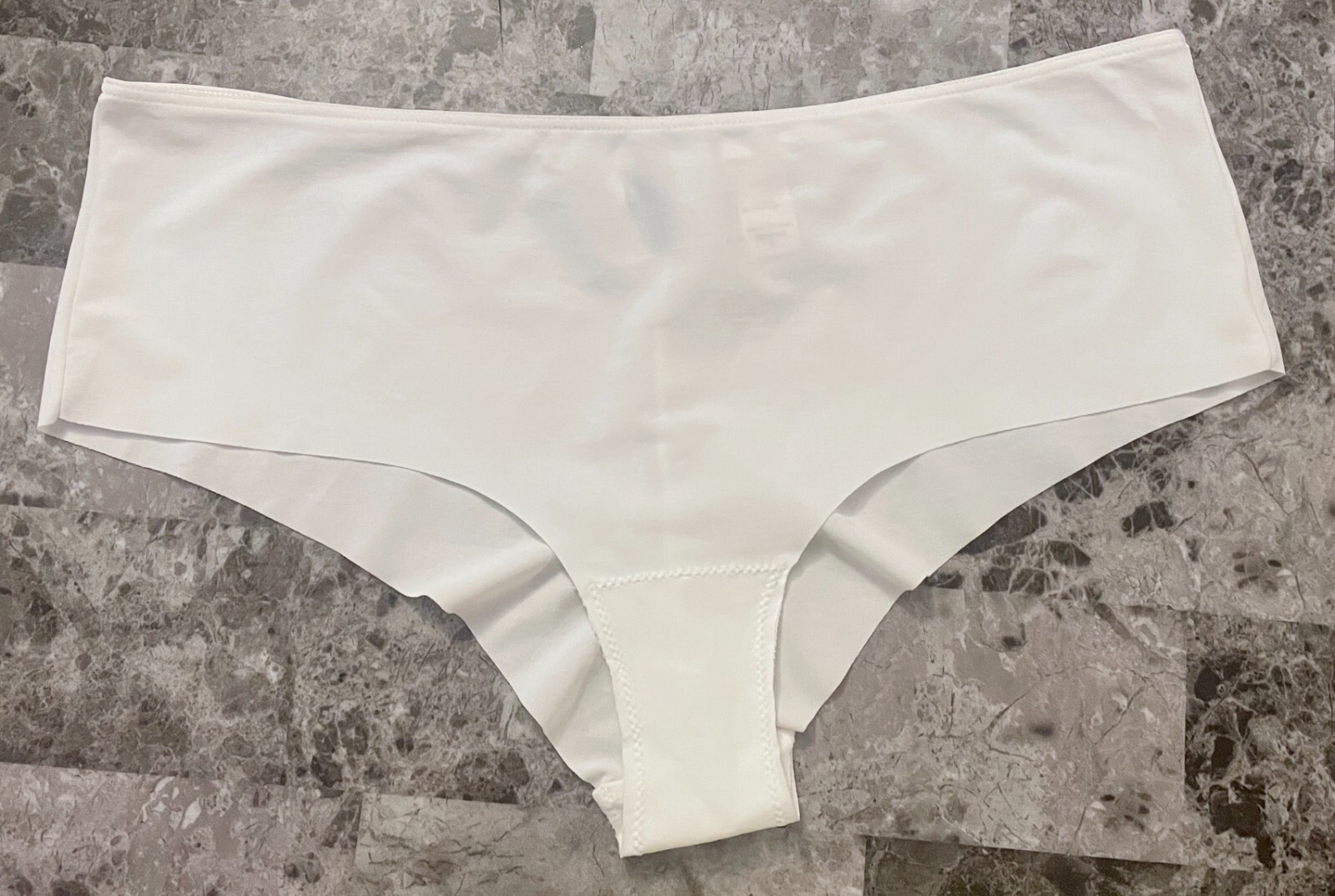 VICTORIA’S SECRET L WHITE KEYHOLE GOLD RING NO SHOW RAW EDGE HIPHUGGER PANTIES