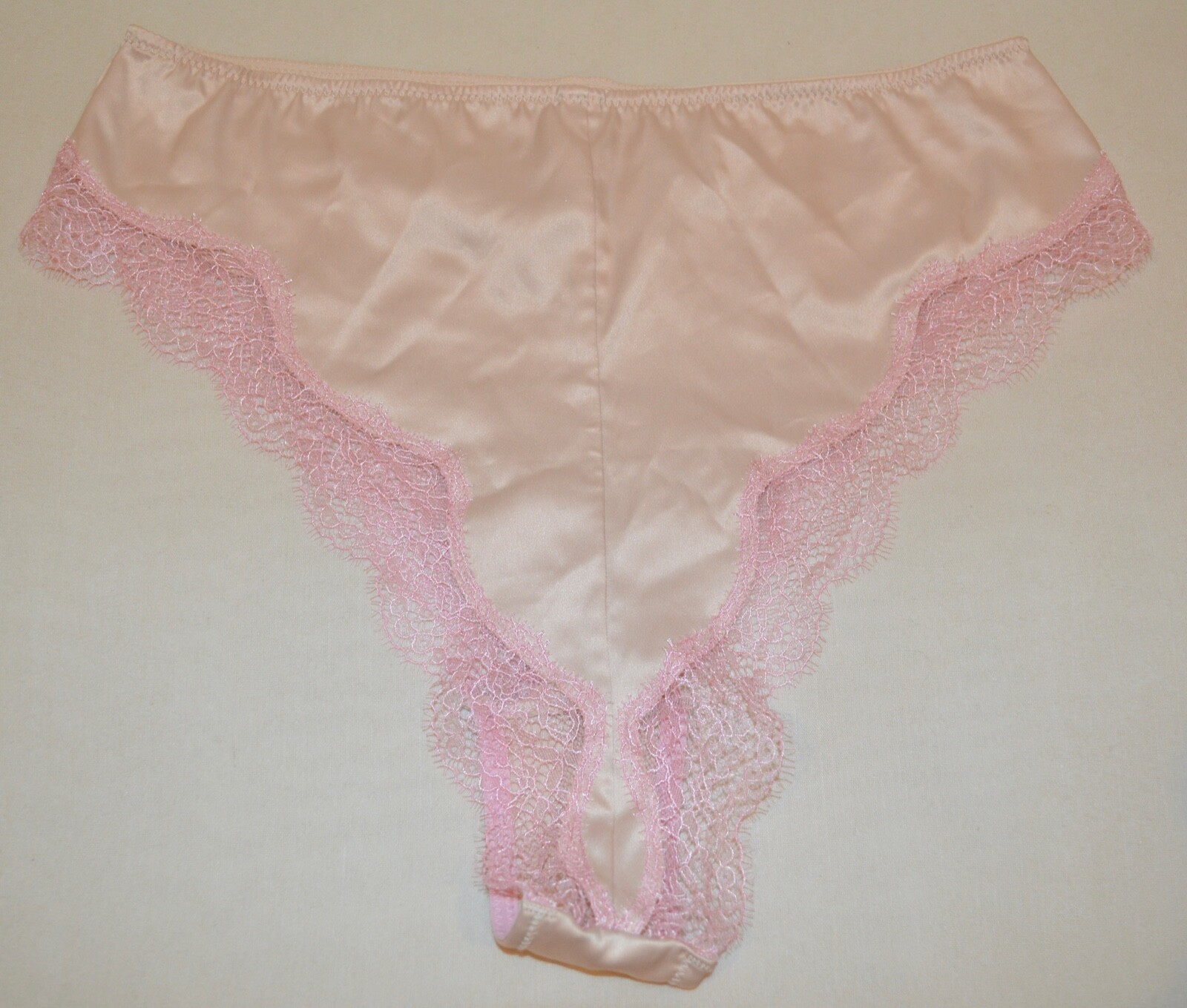 Victoria’s Secret Dream Angles Brazillian /Slip Panty Cream Pink Size Med NWT
