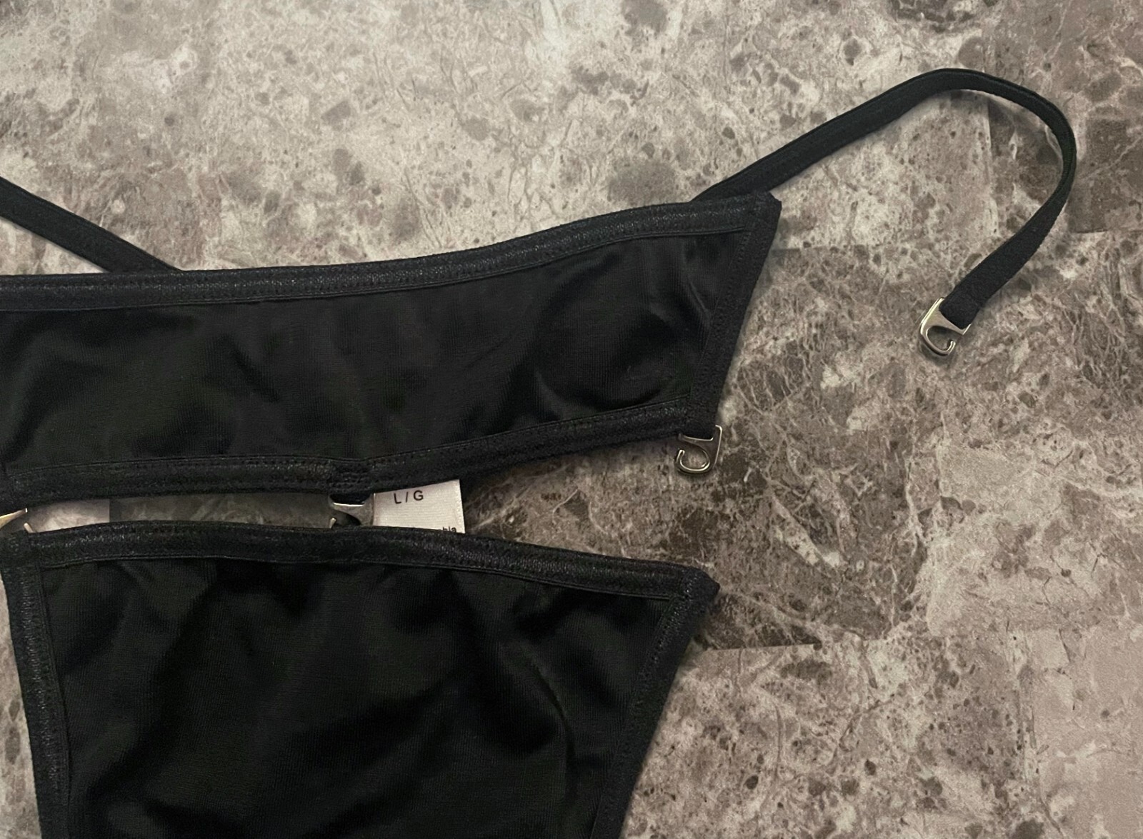NWT LA SENZA LARGE BLACK SMOOTH UNHOOKS VINTAGE RARE V STRING THONG PANTIES