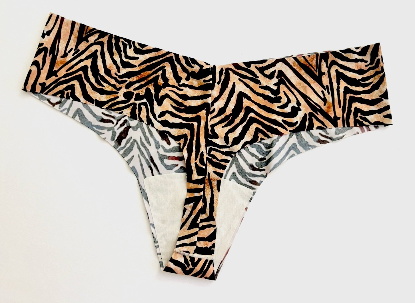 NWT VICTORIA’S SECRET Smooth in Tiger Stripe Animal NO SHOW THONG PANTIES Large