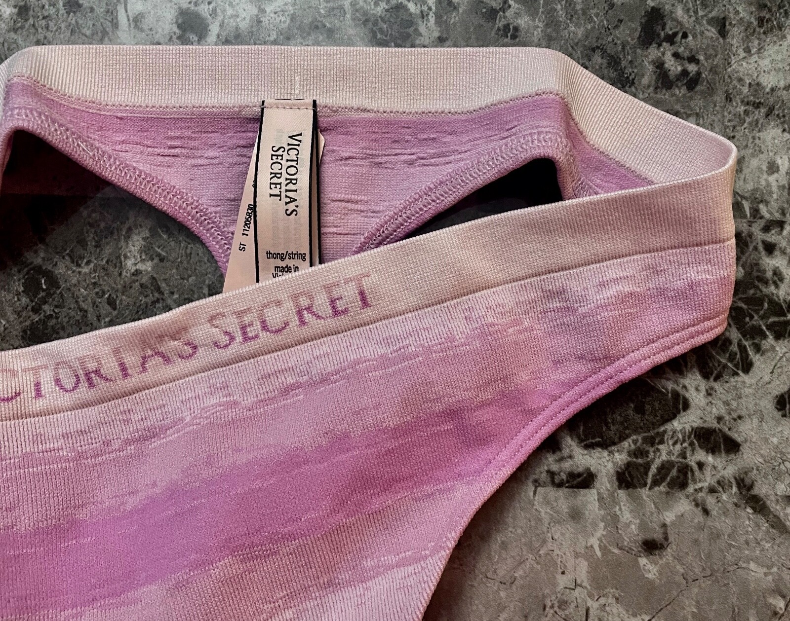 NWT VICTORIA’S SECRET LILAC LAVENDER OMBRE STRIPE SEAMLESS STRETCH THONG PANTIES