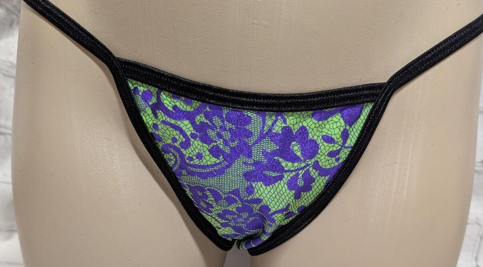 BODYZONE PURPLE BLK FLORAL T BACK THONG NWT VINTAGE DISCOUNT ON MULTIPLES