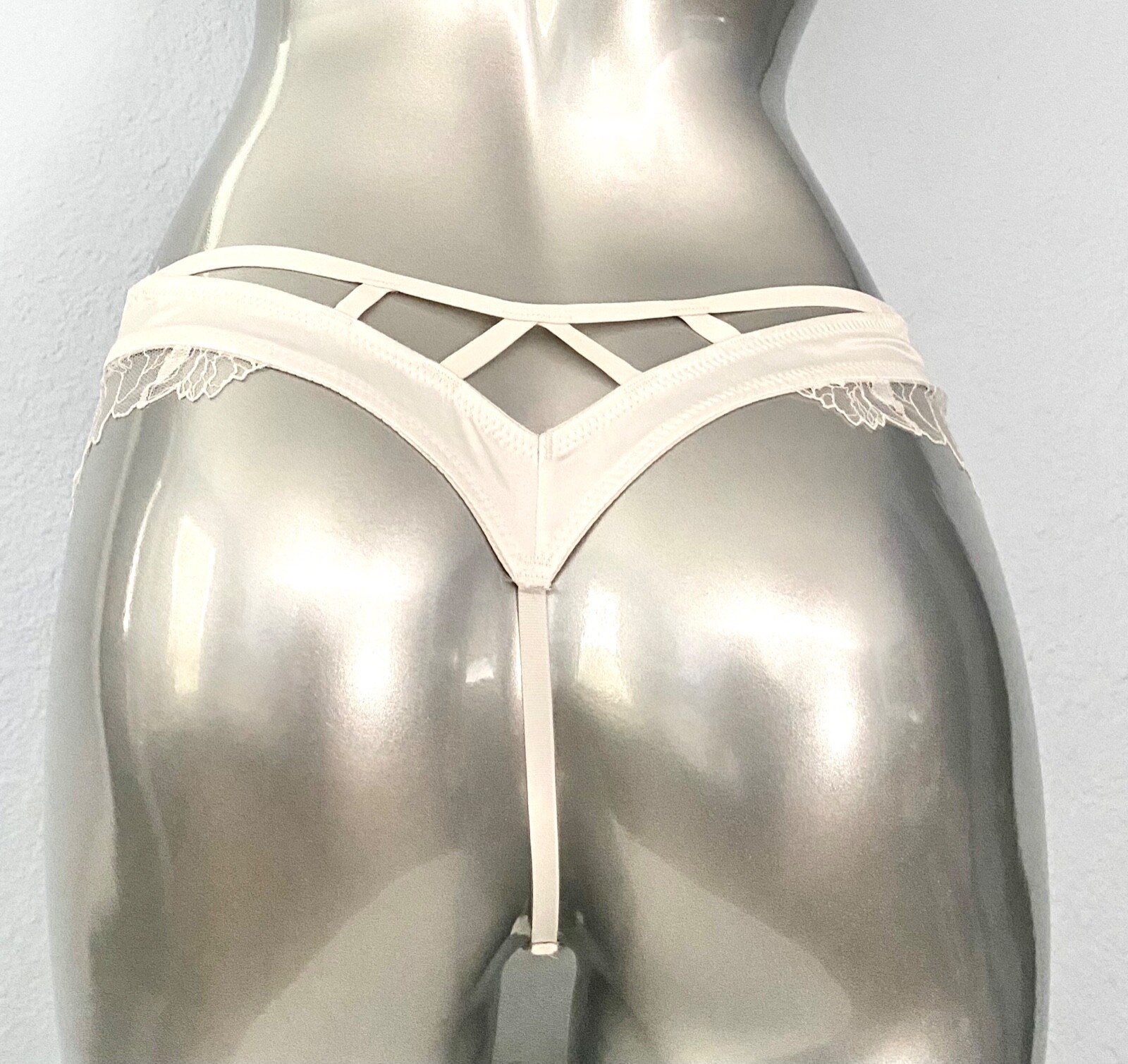 Victoria’s Secret Panty Very Sexy Coconut White Embroidered Lace Trim Thong