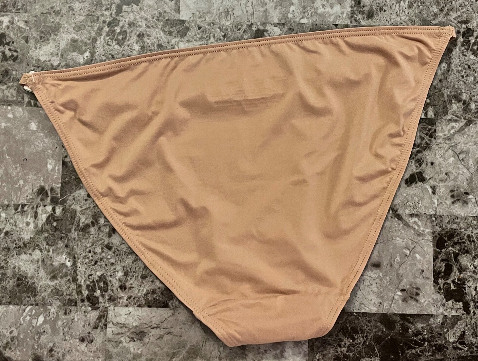 NWT VICTORIA’S SECRET BEIGE SMOOTH GOLD ADJUSTABLE STRAP STRING BIKINI PANTIES