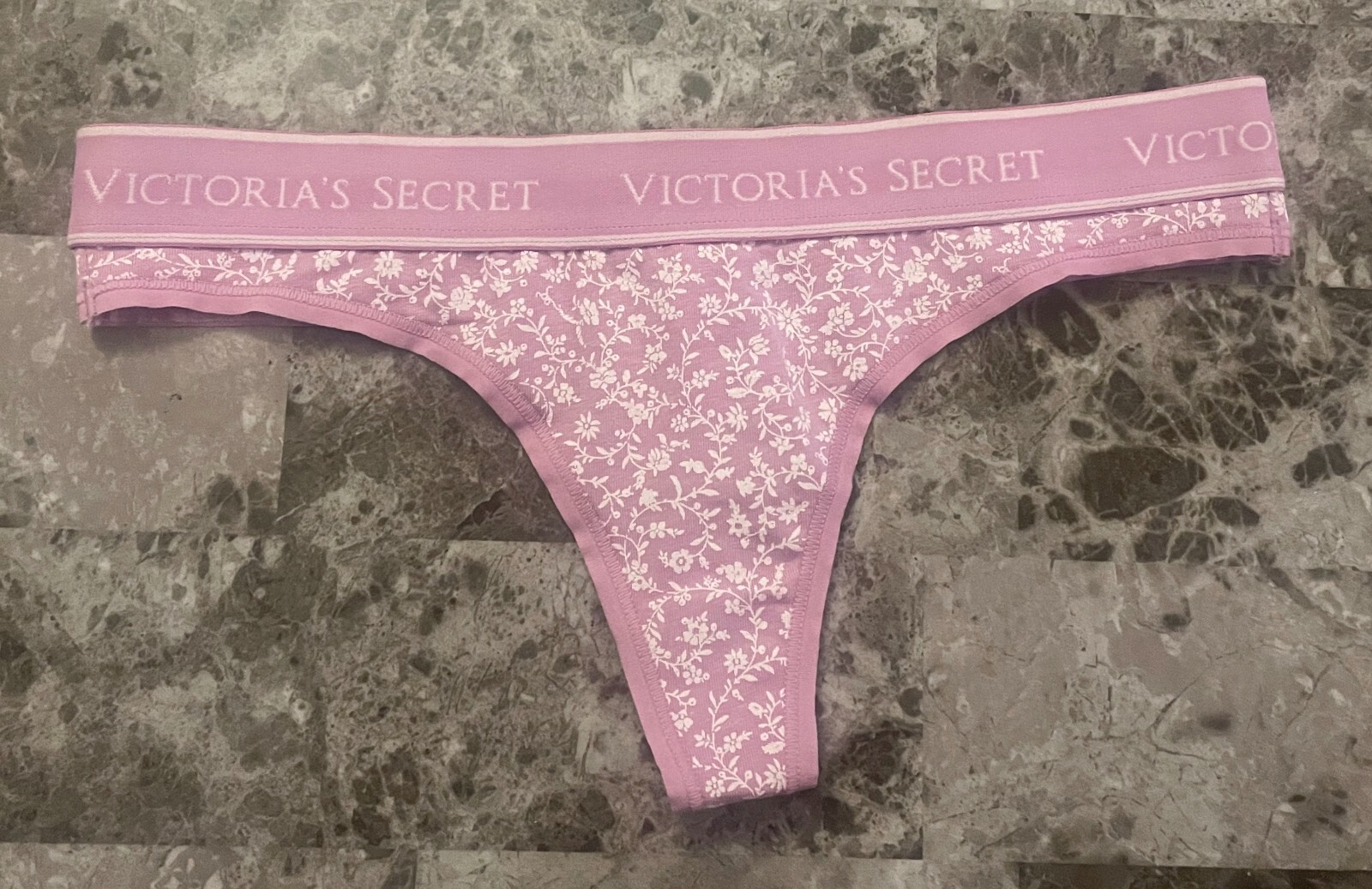 NWT VICTORIA’S SECRET LAVENDER LILAC FLORAL THICK LOGO WAISTBAND THONG PANTIES