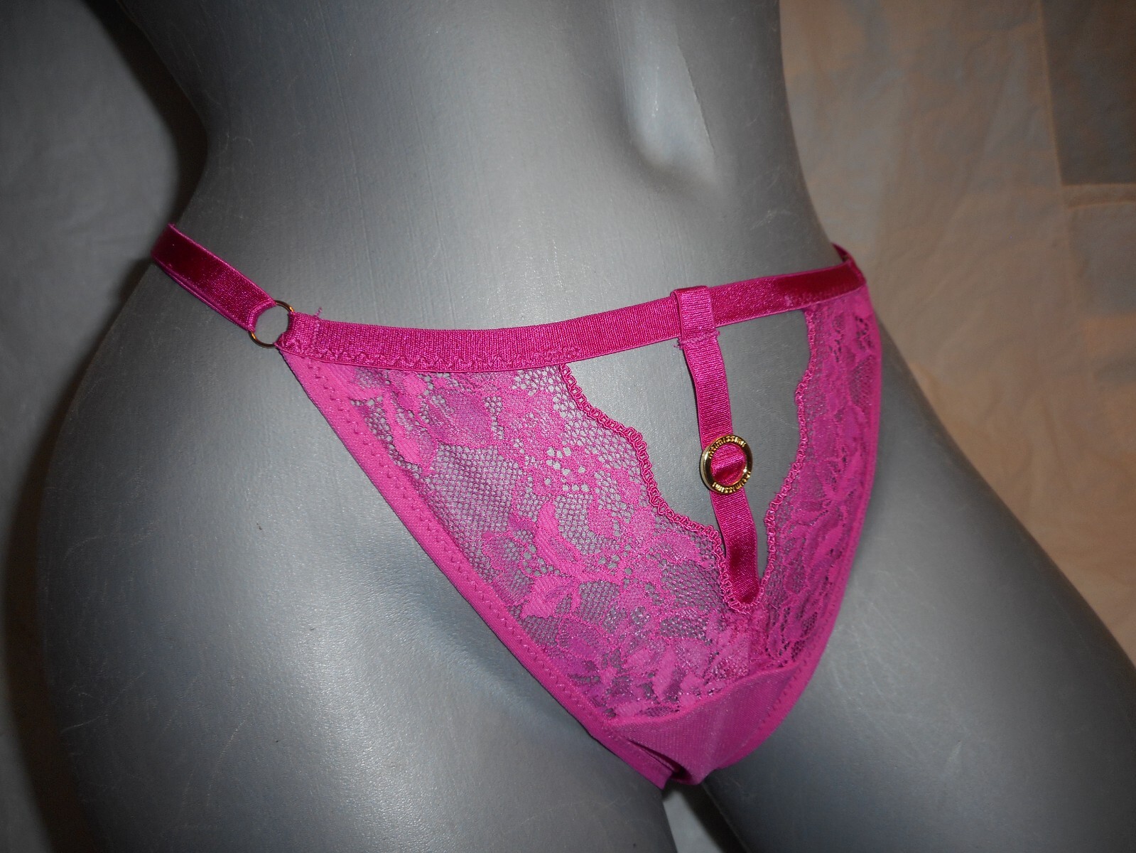 Intimissimi Women’s Valentine Pink Thong Panty One Size Fits All