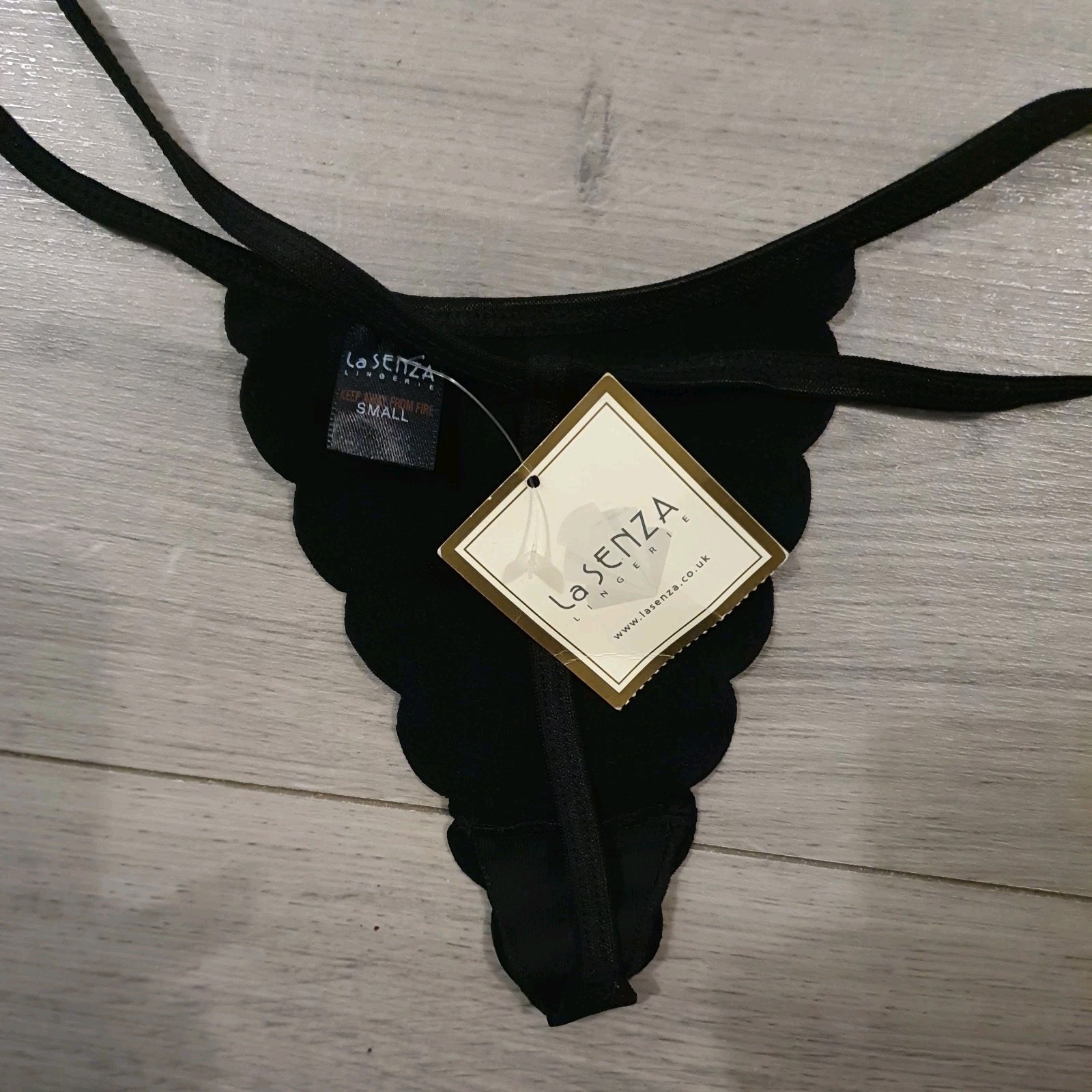 BNWT Vintage La Senza Black Smooth Line Thong Panties Size Small